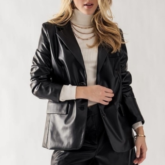 🖤Single Breasted Faux Leather Blazer🖤 - Picture 4 of 6